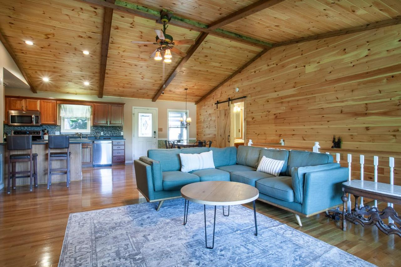 Ole Smoky Bnb - Game Room, Hot Tub, Mtn Views! Пиджен Фордж Екстериор снимка