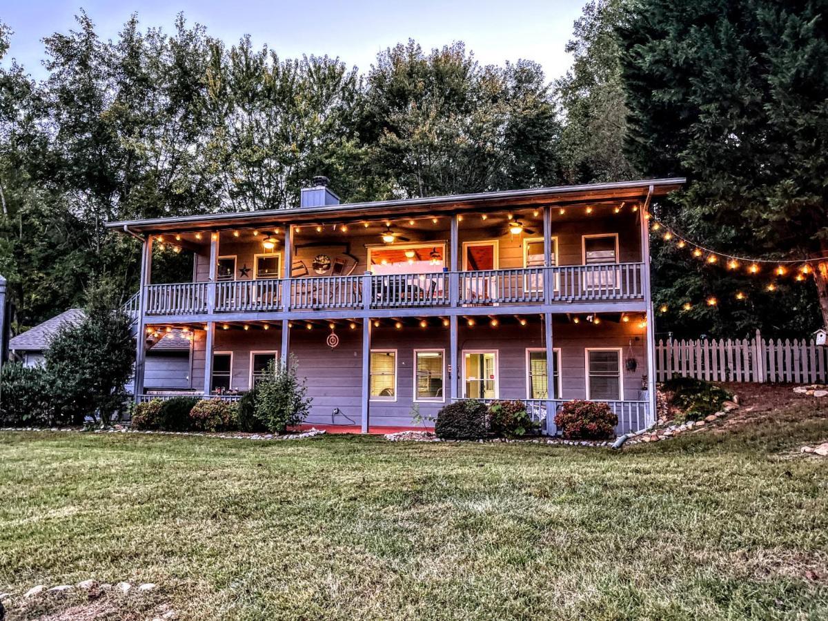 Ole Smoky Bnb - Game Room, Hot Tub, Mtn Views! Пиджен Фордж Екстериор снимка