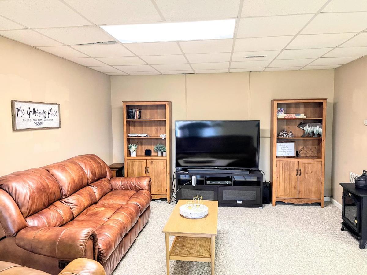 Ole Smoky Bnb - Game Room, Hot Tub, Mtn Views! Пиджен Фордж Екстериор снимка