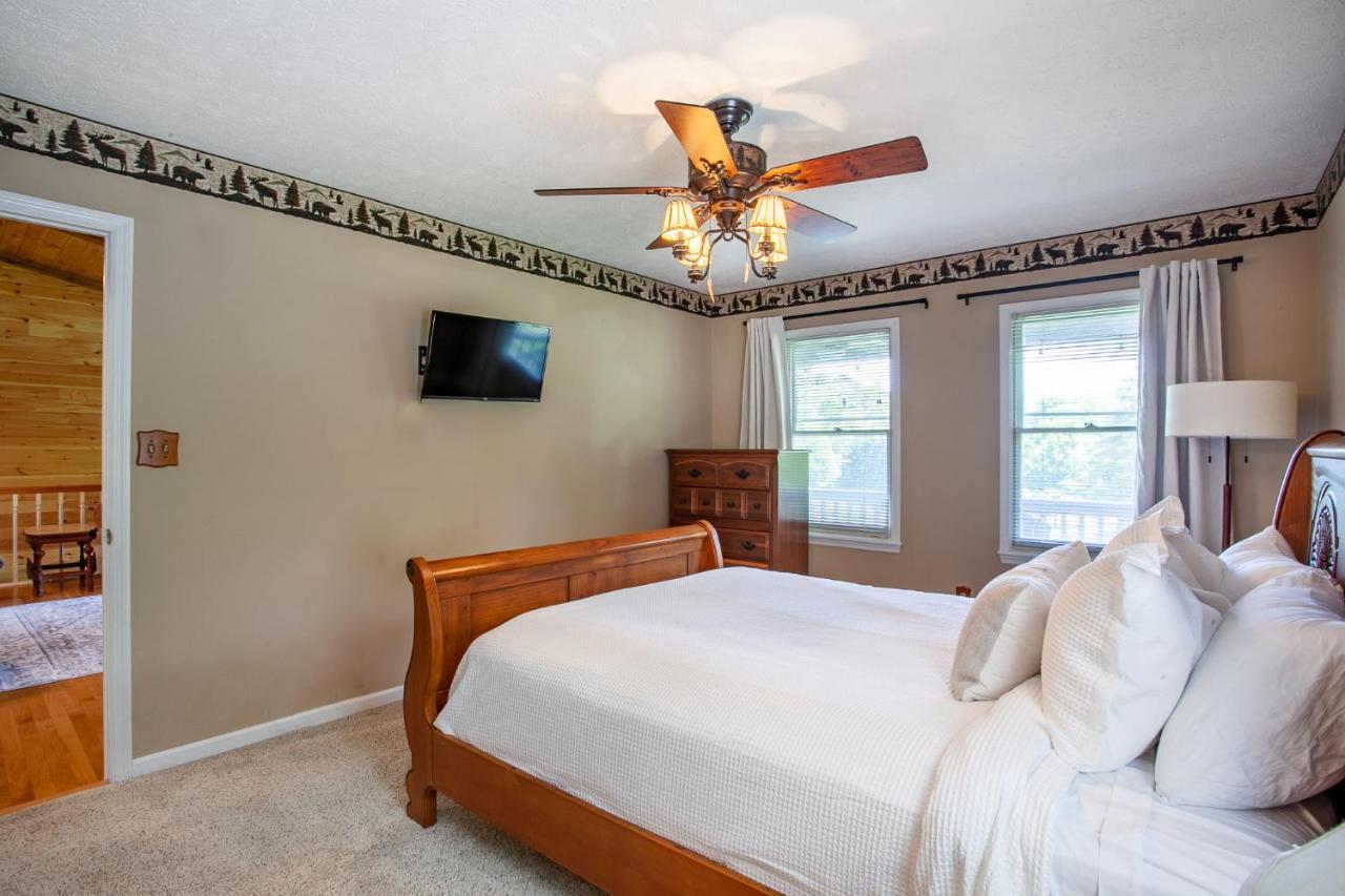 Ole Smoky Bnb - Game Room, Hot Tub, Mtn Views! Пиджен Фордж Екстериор снимка