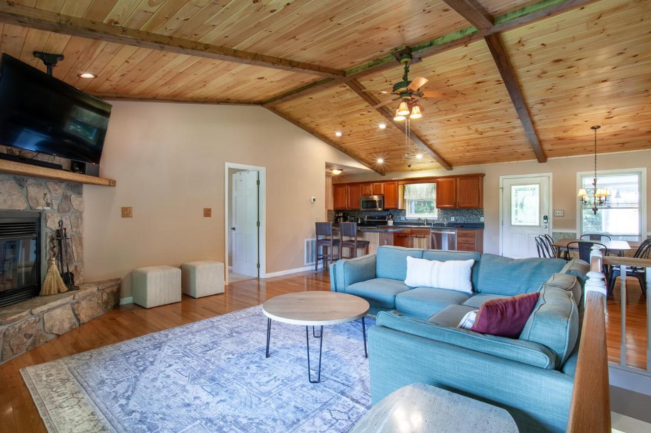 Ole Smoky Bnb - Game Room, Hot Tub, Mtn Views! Пиджен Фордж Екстериор снимка
