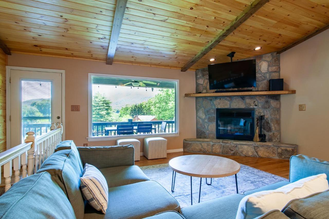 Ole Smoky Bnb - Game Room, Hot Tub, Mtn Views! Пиджен Фордж Екстериор снимка