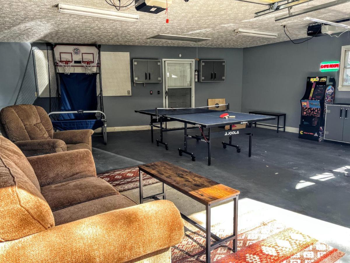 Ole Smoky Bnb - Game Room, Hot Tub, Mtn Views! Пиджен Фордж Екстериор снимка