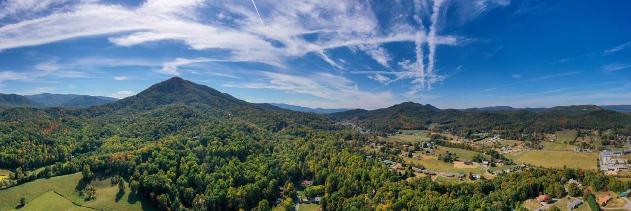 Ole Smoky Bnb - Game Room, Hot Tub, Mtn Views! Пиджен Фордж Екстериор снимка