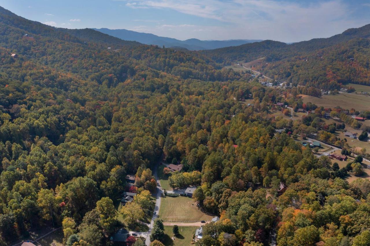 Ole Smoky Bnb - Game Room, Hot Tub, Mtn Views! Пиджен Фордж Екстериор снимка