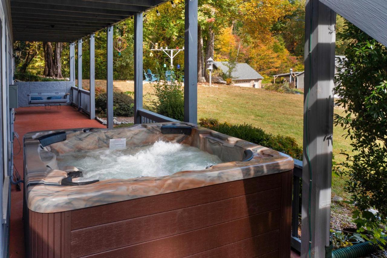 Ole Smoky Bnb - Game Room, Hot Tub, Mtn Views! Пиджен Фордж Екстериор снимка